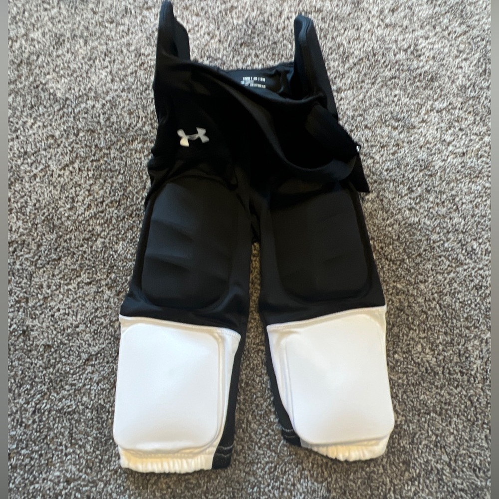 NEW Under Armour Youth Boys Integrated Padded Football Pants Youth Small 1305591